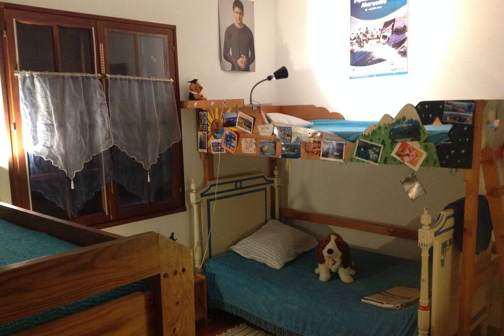 Photo of Bedroom in Cornillon-Confoux