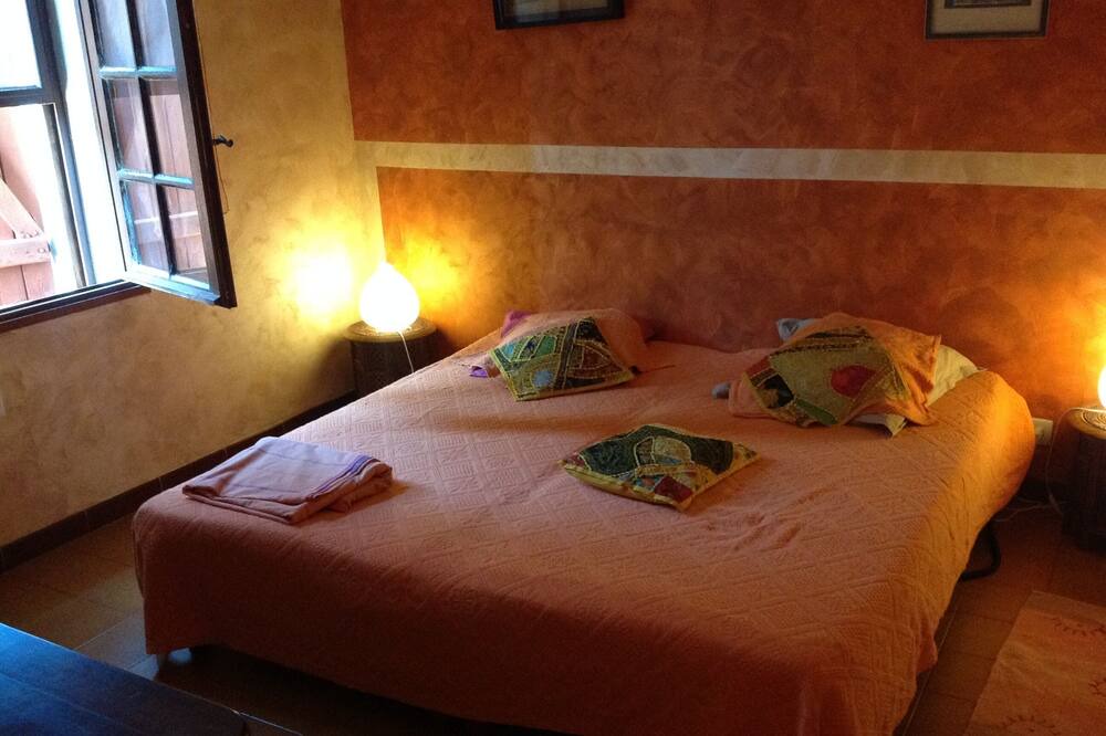 Photo of Bedroom in Cornillon-Confoux