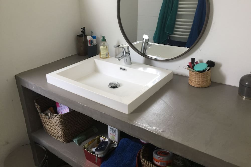 Photo of Bathroom in Quartier des Espesses
