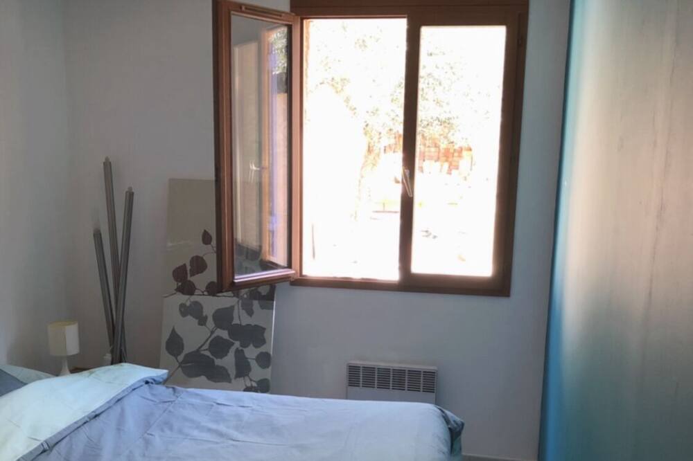 Photo of Bedroom in Cuges-les-Pins