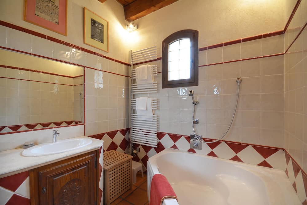 Photo of Bathroom in Arles