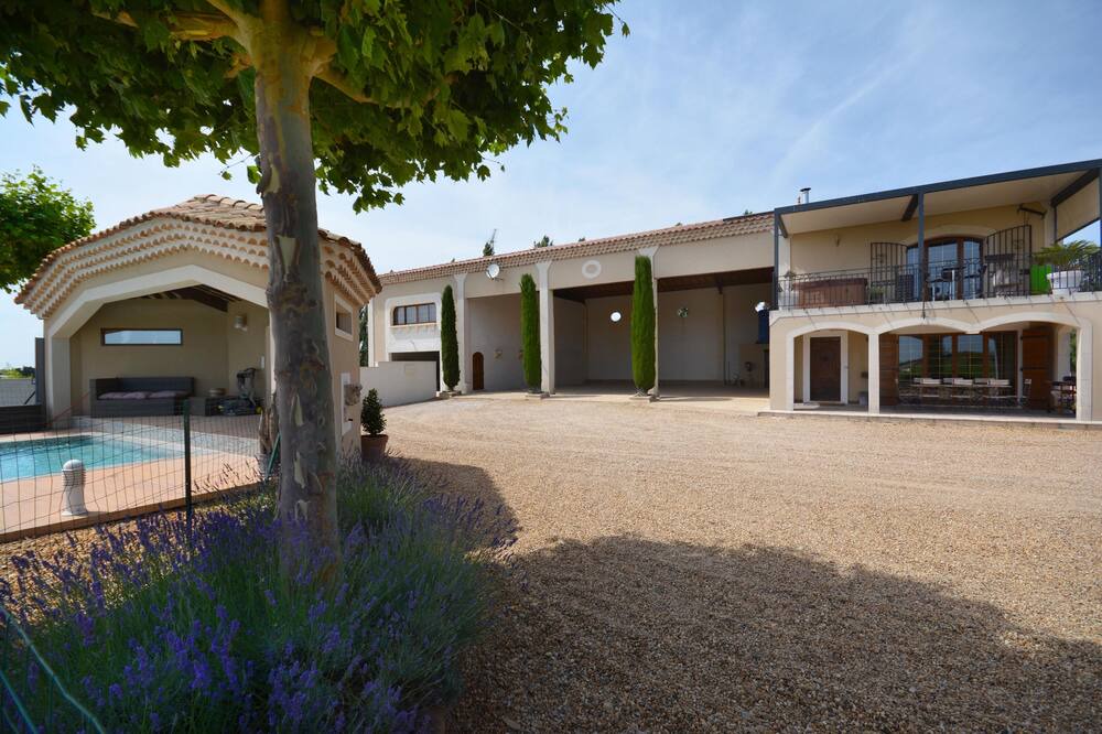 Photo of Outdoor in Arles