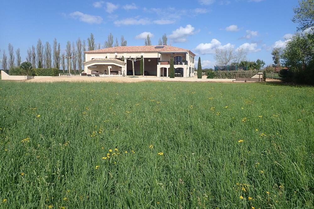 Photo of Outdoor in Arles