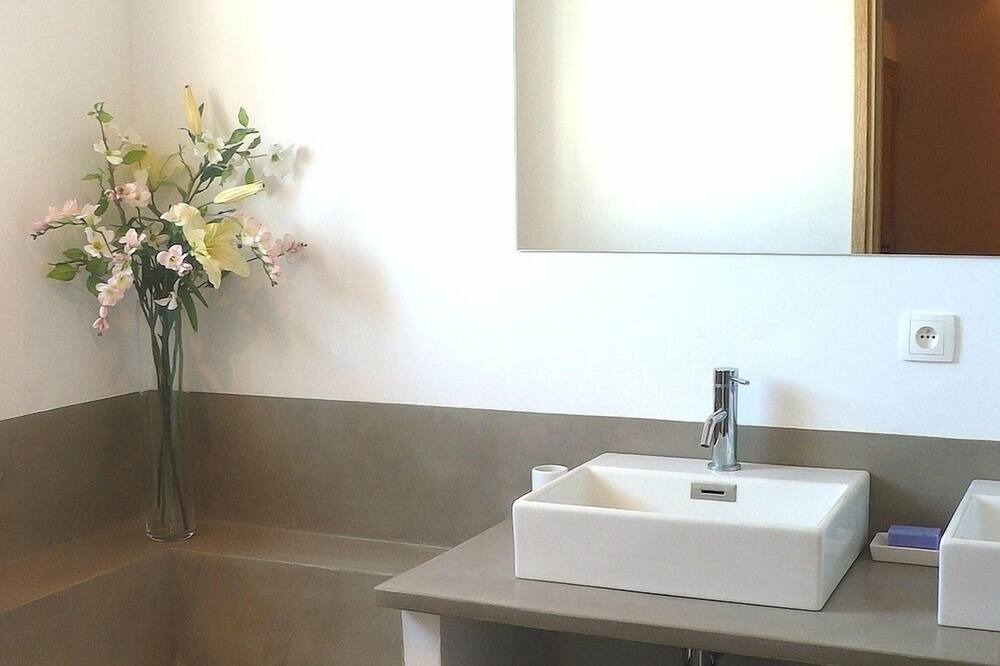 Photo of Bathroom in Bonnieux