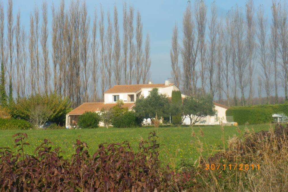 Photo of Outdoor in Arles