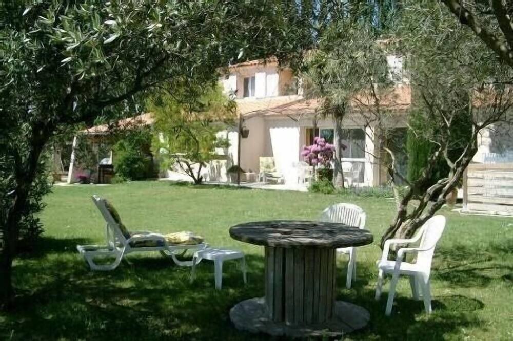 Photo of Outdoor in Arles