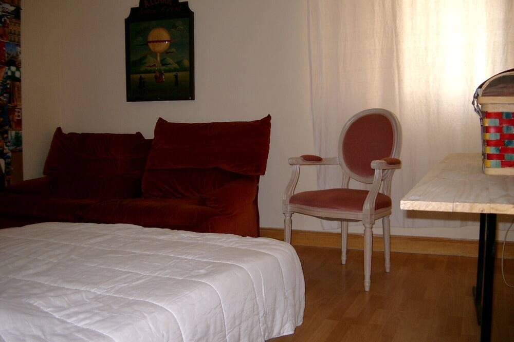 Photo of Bedroom in Arles