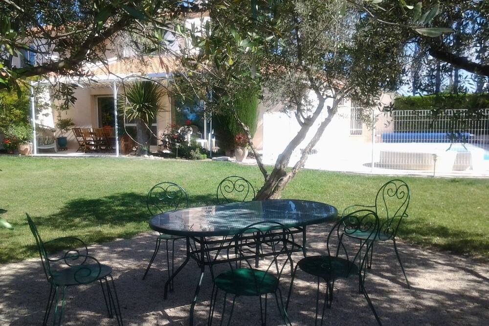 Photo of Outdoor in Arles
