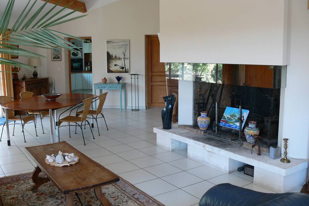 Photo of Livingroom in Arles