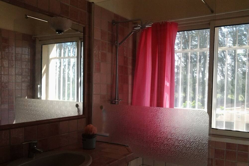 Photo of Bathroom in Arles