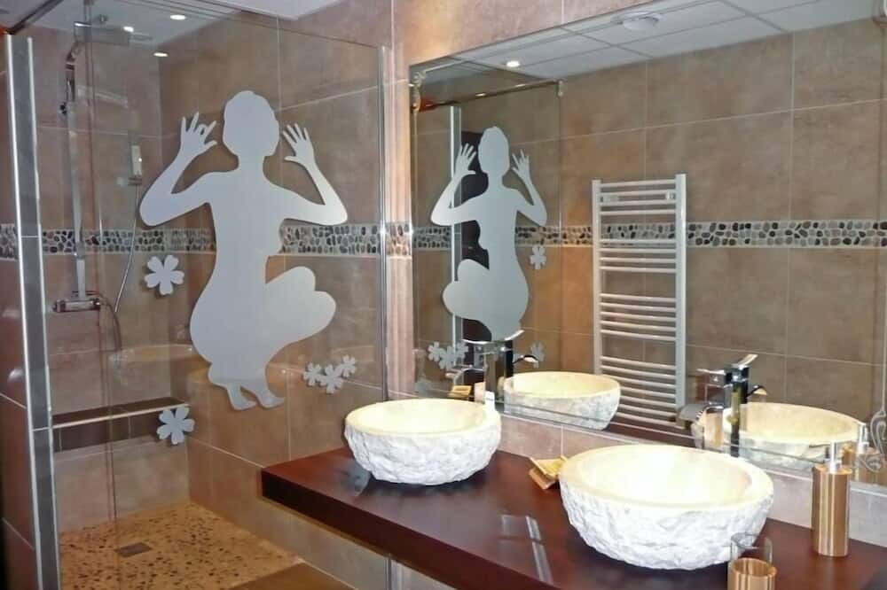 Photo of Bathroom in Port-Saint-Louis-du-Rhone