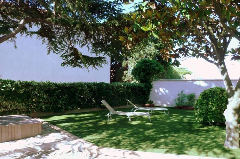 Photo of Outdoor in Port-Saint-Louis-du-Rhone