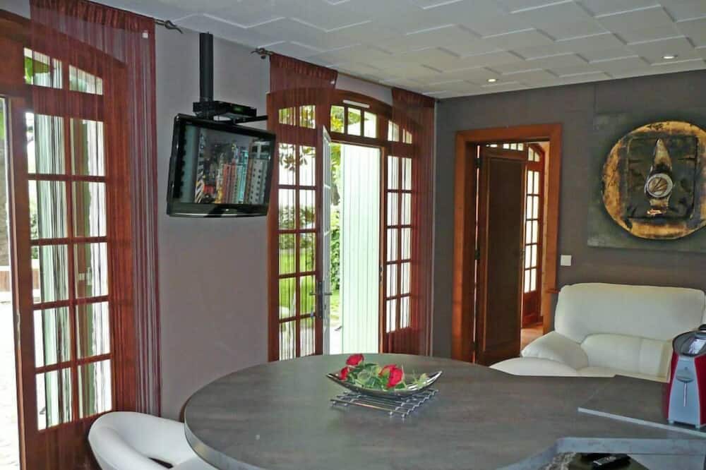 Photo of Livingroom in Port-Saint-Louis-du-Rhone