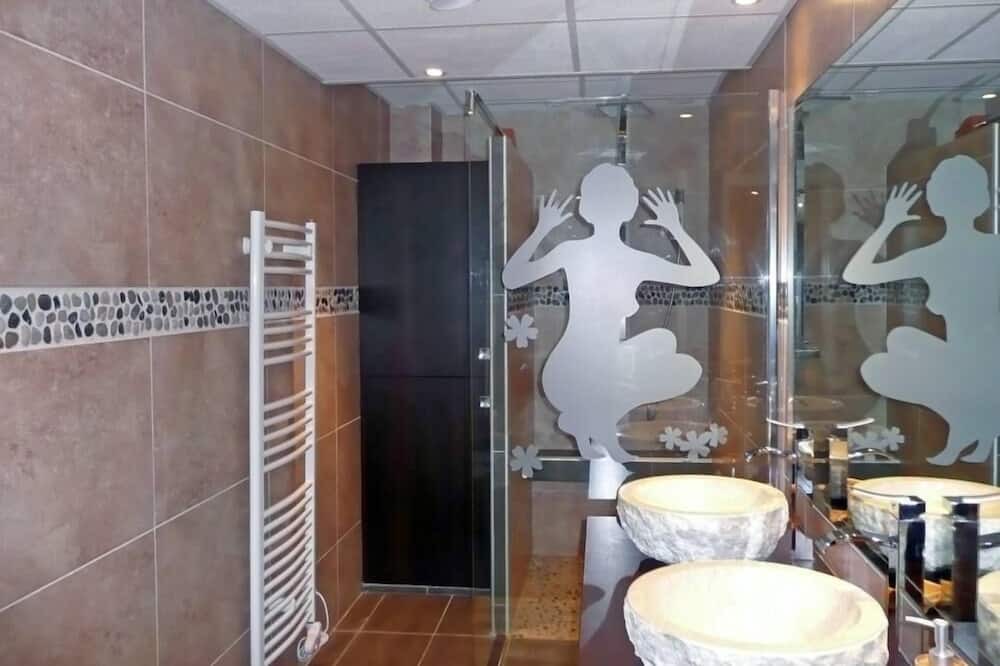Photo of Bathroom in Port-Saint-Louis-du-Rhone