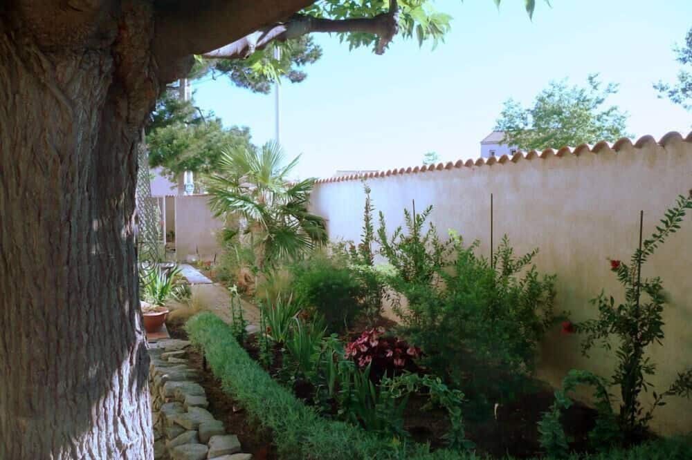 Photo of Outdoor in Port-Saint-Louis-du-Rhone