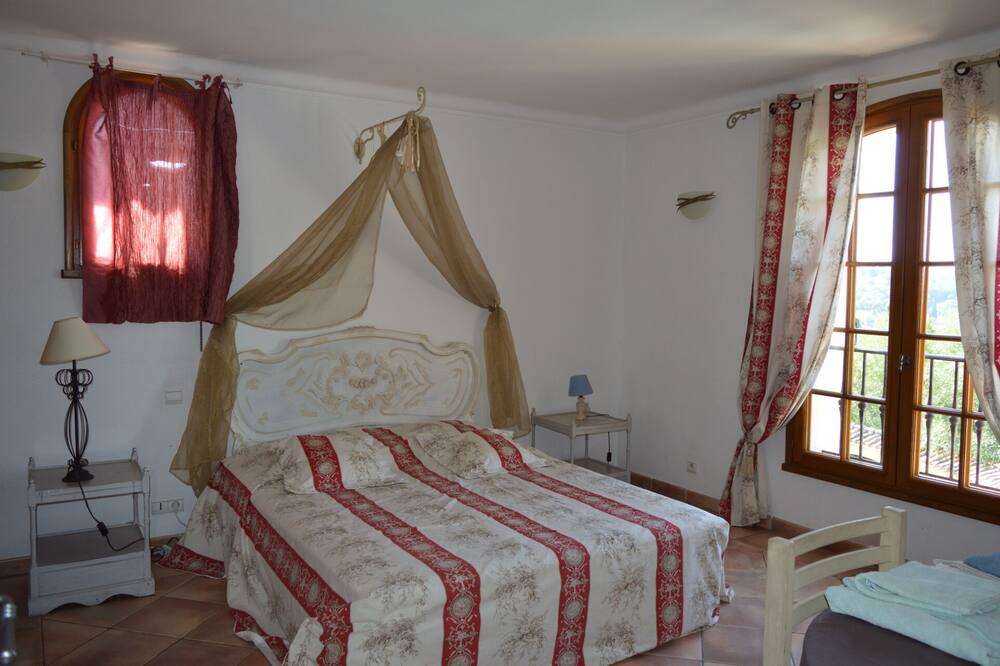 Photo of Bedroom in Carnot