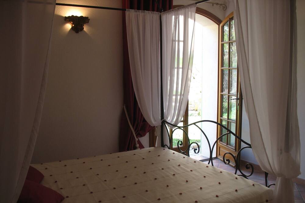 Photo of Bedroom in Carnot