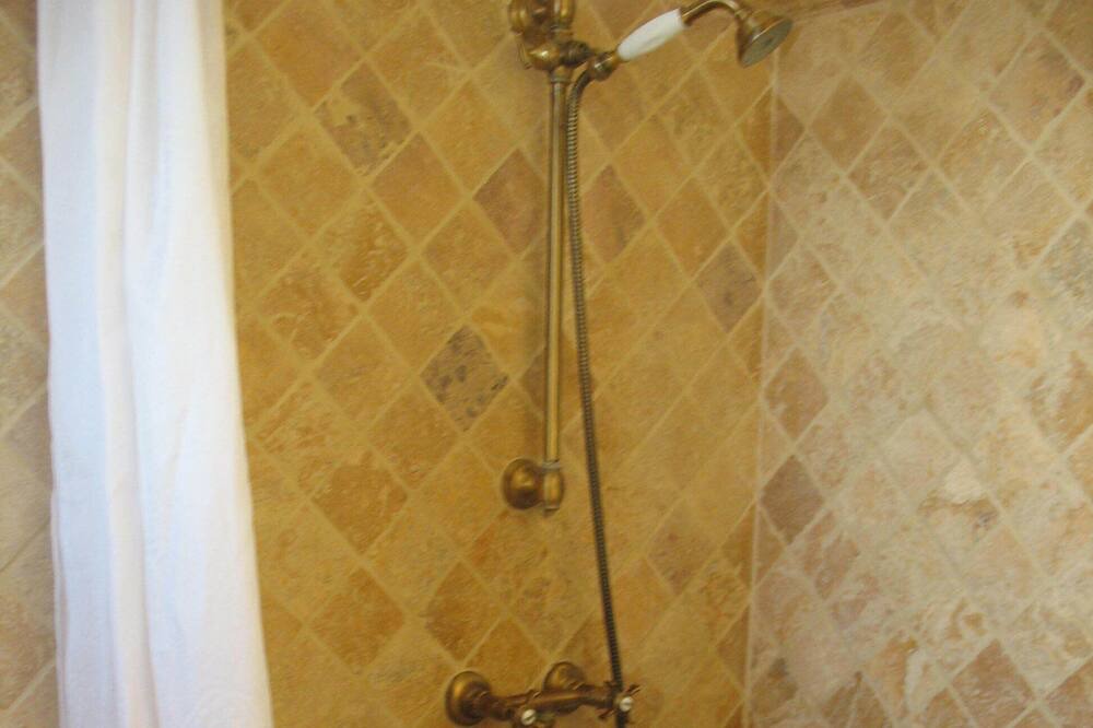 Photo of Bathroom in Carnot