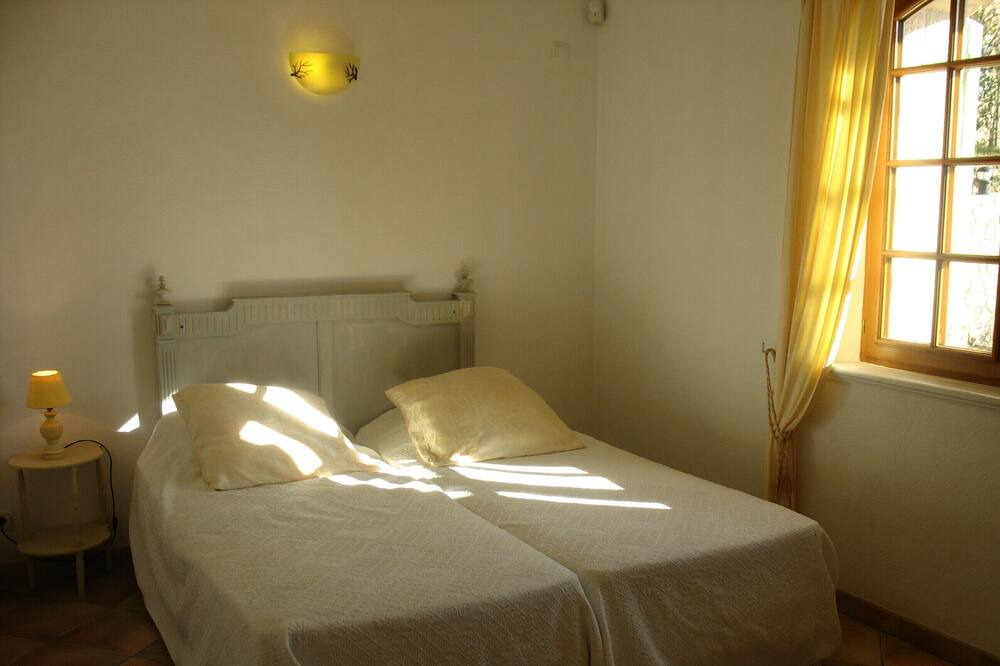 Photo of Bedroom in Carnot