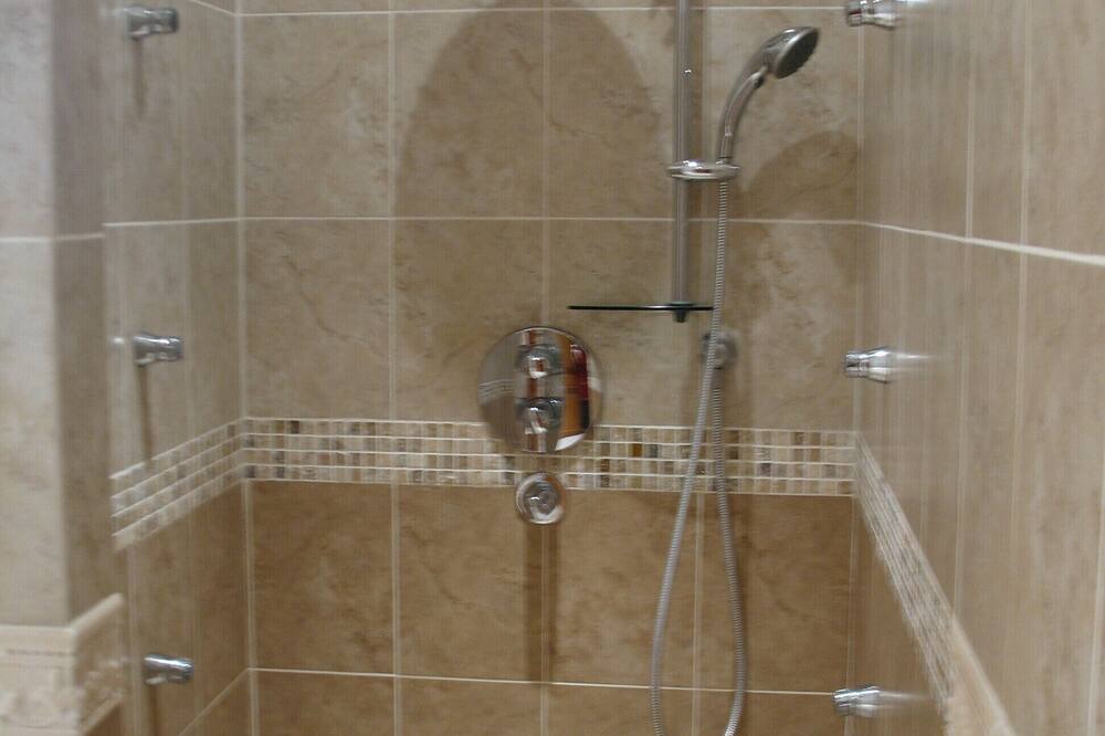 Photo of Bathroom in Carnot