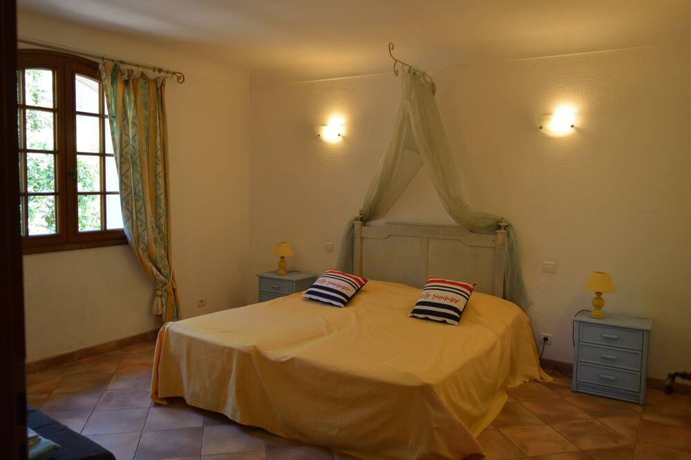 Photo of Bedroom in Carnot