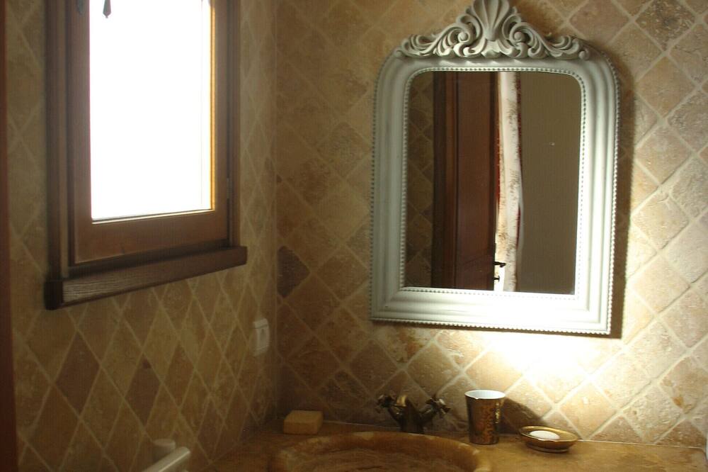 Photo of Bathroom in Carnot