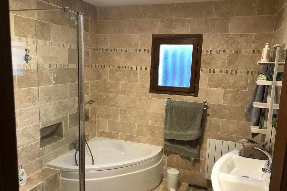 Photo of Bathroom in Gemenos