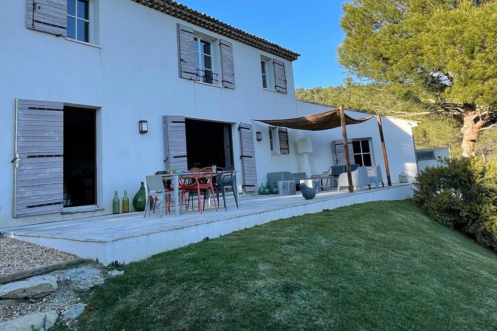 Photo of Outdoor in Vitrolles-en-Luberon