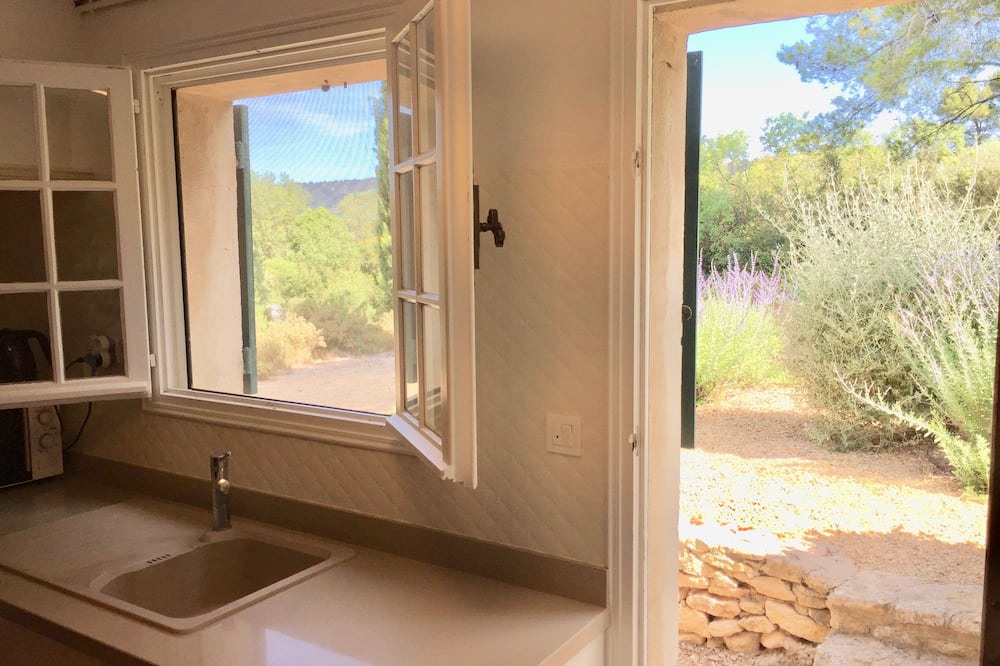 Photo of Bathroom in Les Baux-de-Provence