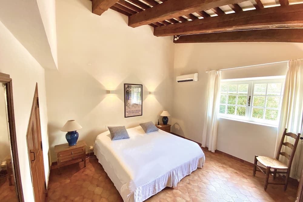 Photo of Bedroom in Les Baux-de-Provence