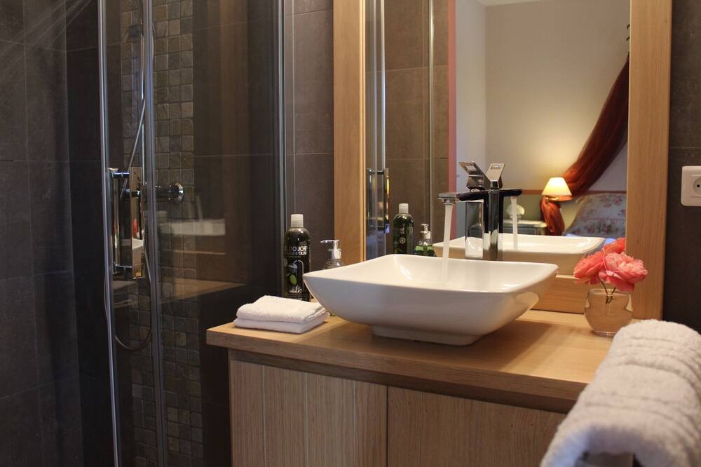 Photo of Bathroom in Les Baux-de-Provence
