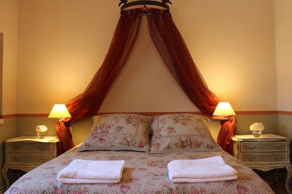 Photo of Bedroom in Les Baux-de-Provence