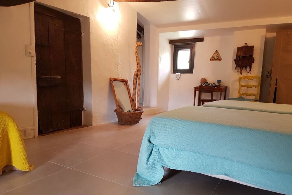 Photo of Bedroom in Lambesc