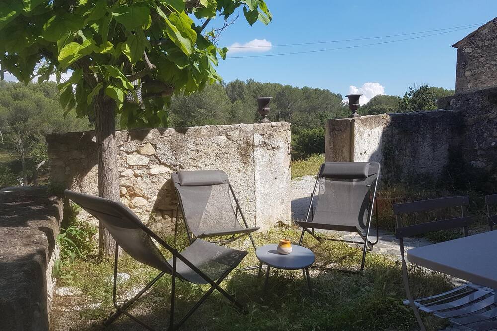 Photo of Outdoor in Lambesc