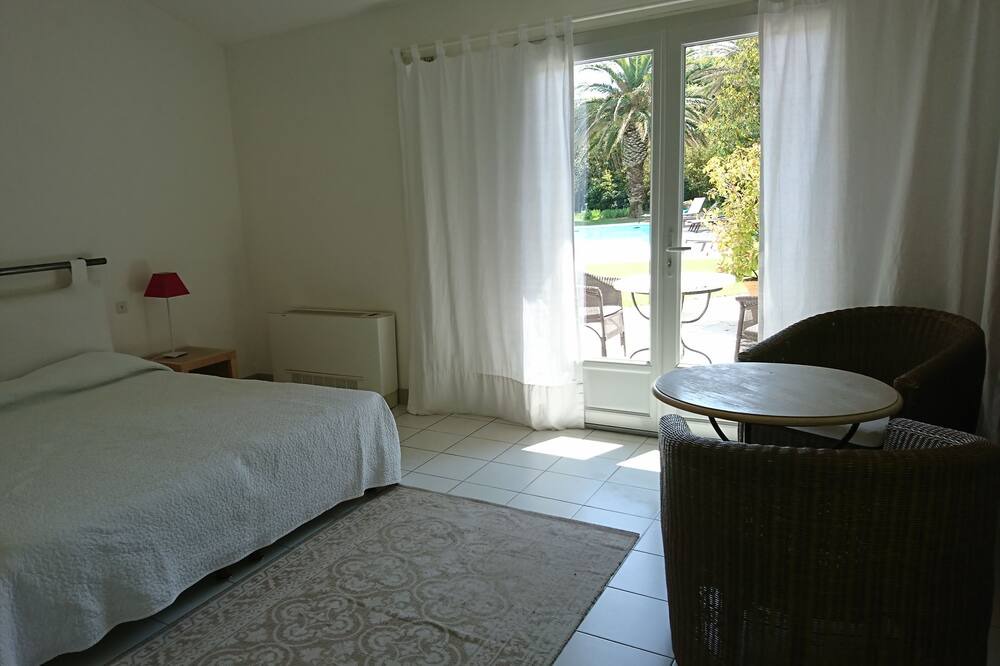 Photo of Bedroom in Maussane
