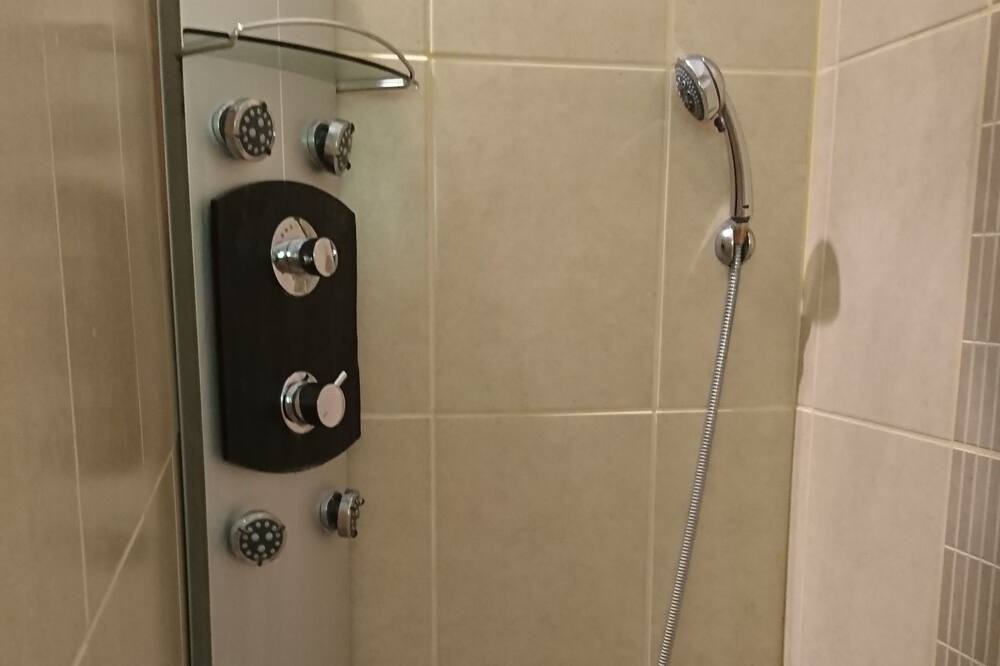 Photo of Bathroom in Maussane