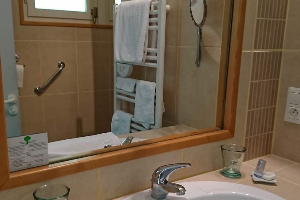 Photo of Bathroom in Maussane