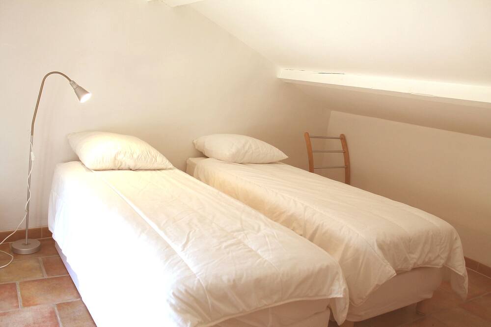 Photo of Bedroom in Saint-Martin-de-Castillon