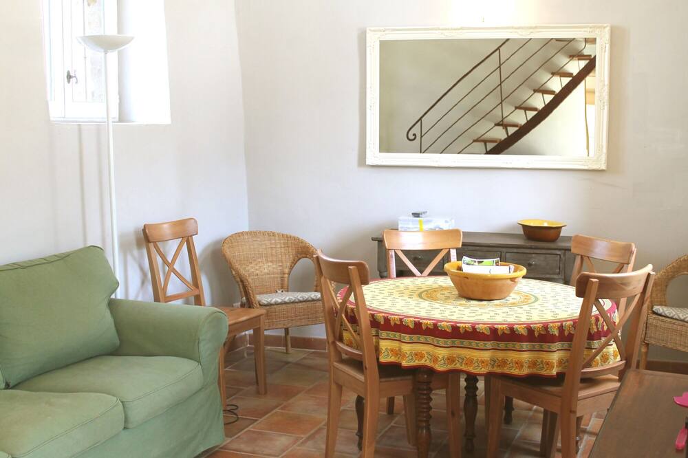 Photo of Livingroom in Saint-Martin-de-Castillon