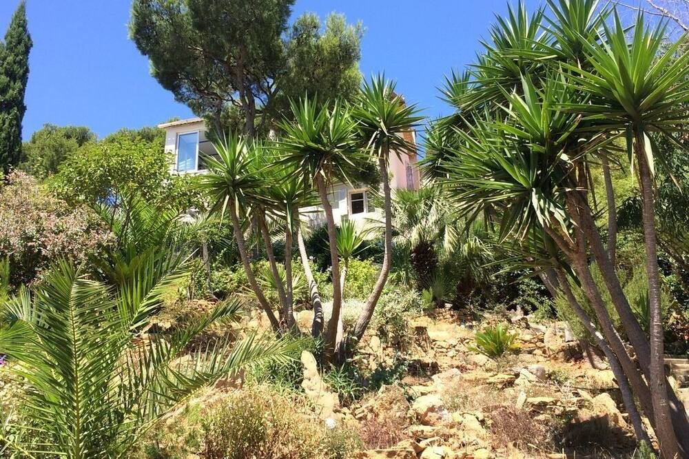 Photo of Outdoor in Ensues-la-Redonne