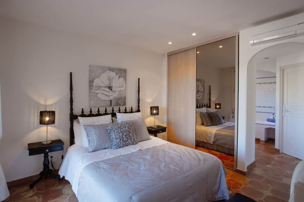 Photo of Bedroom in Rayol-Canadel-sur-Mer