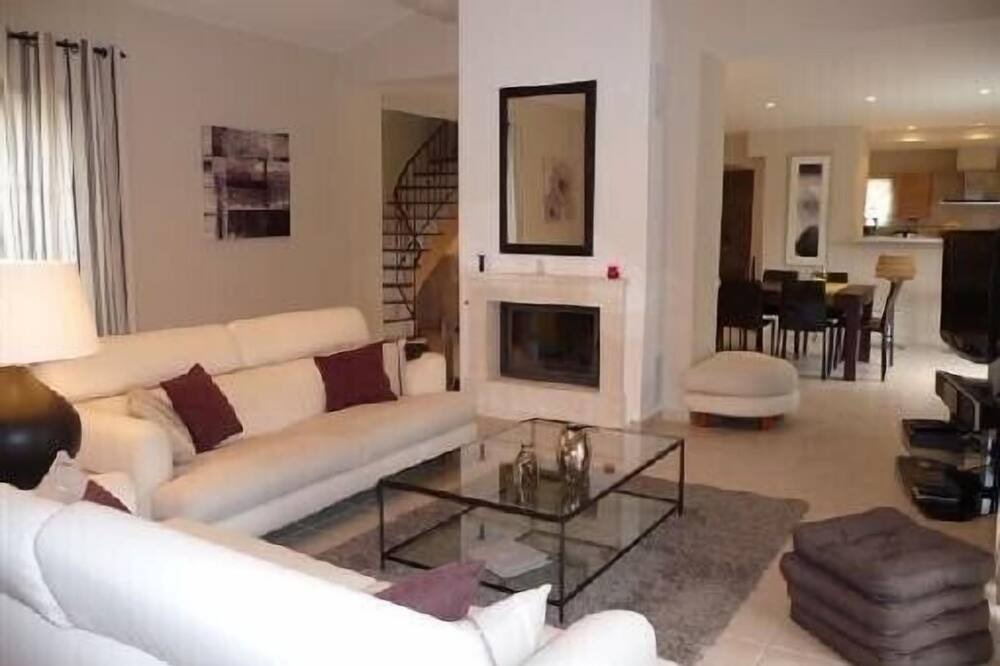 Photo of Livingroom in Eygalieres