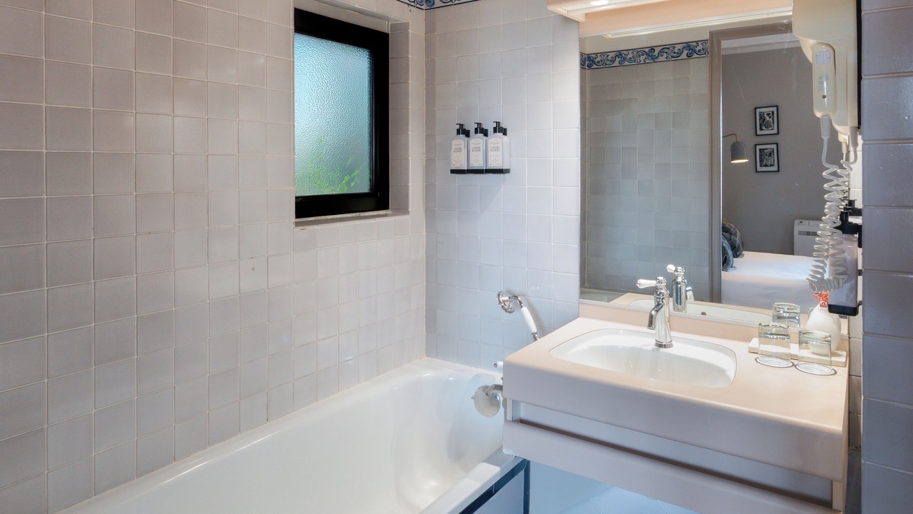 Photo of Bathroom in Lourmarin