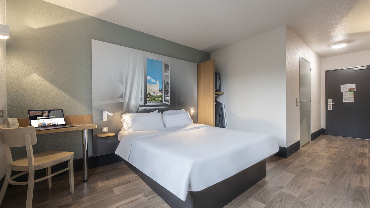 Photo of Bedroom in Orange