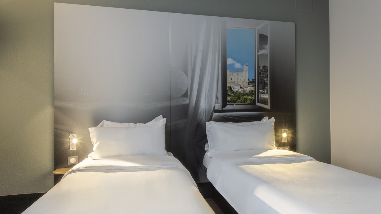 Photo of Bedroom in Orange
