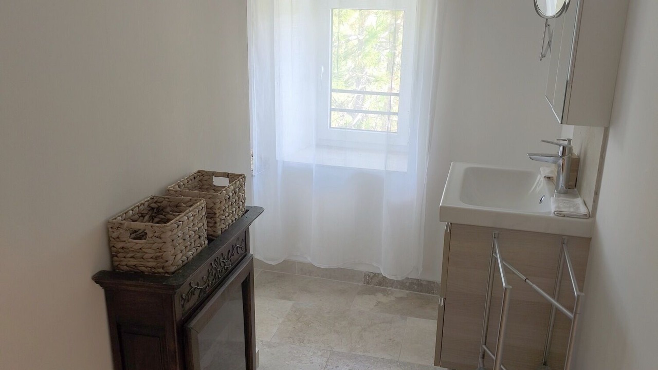 Photo of Bathroom in Saint-Hippolyte-de-Caton