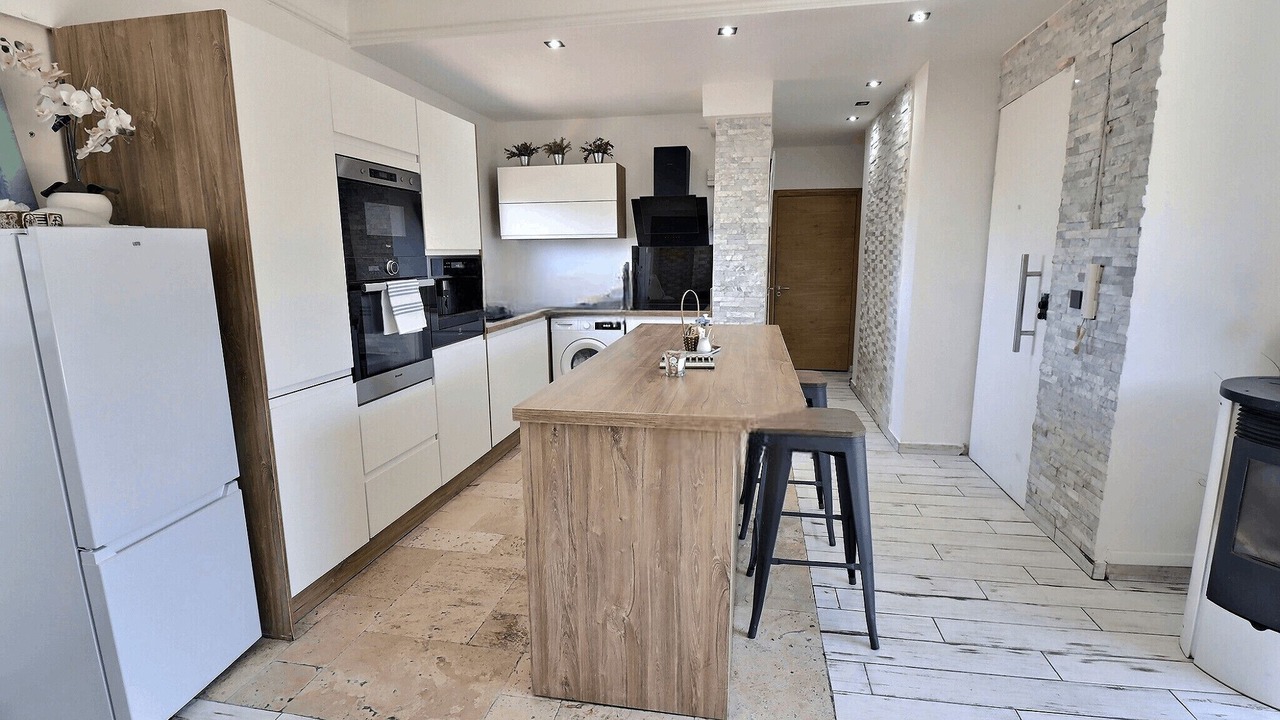 Photo of Kitchen in Saint-Lazare