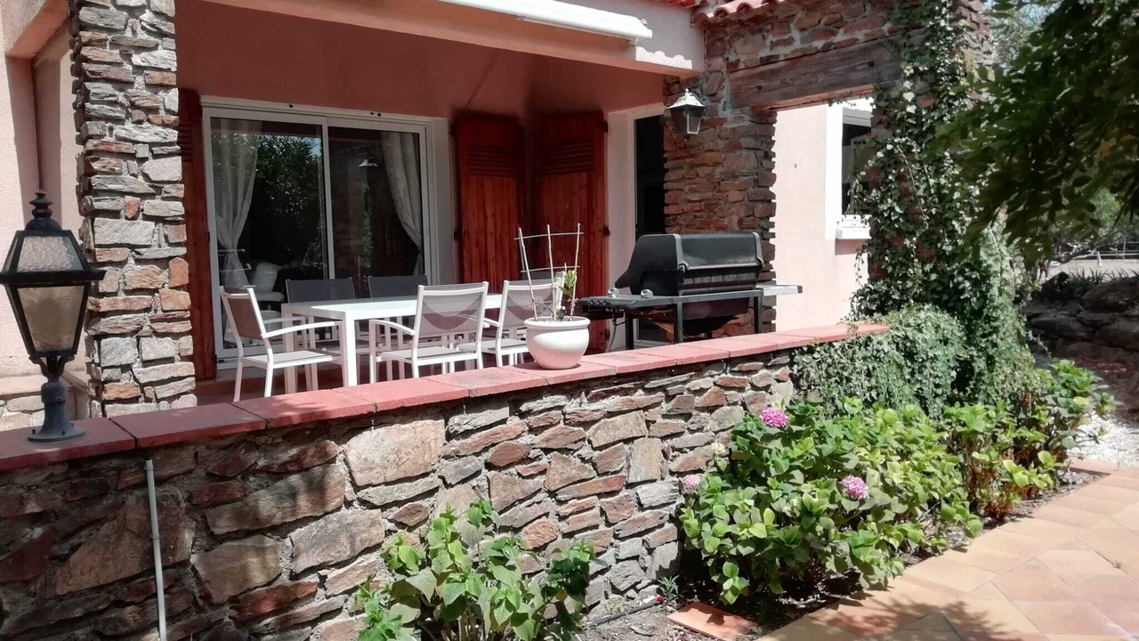 Photo of Patio Balcony in La Crau
