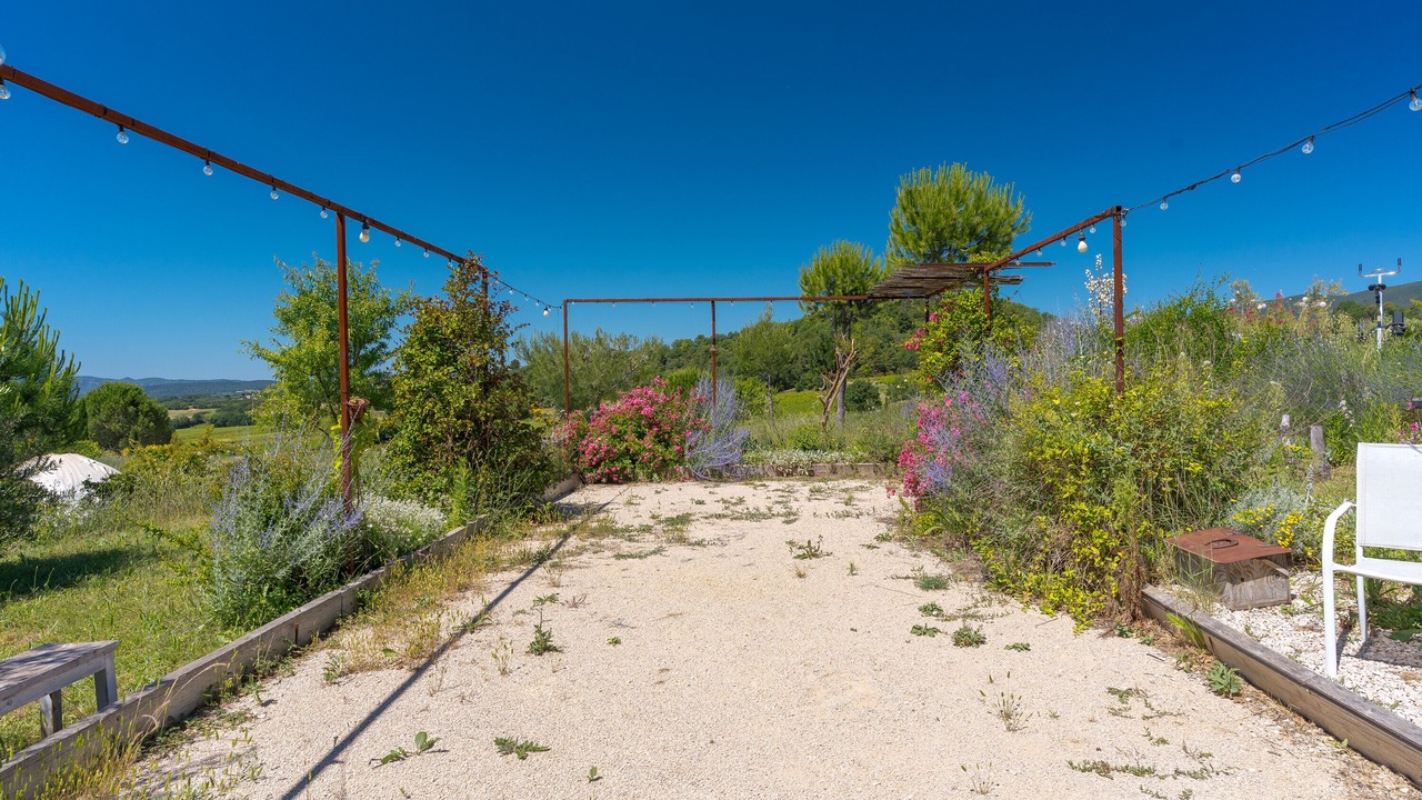 Photo of Outdoor in Cabrieres-dʼAigues