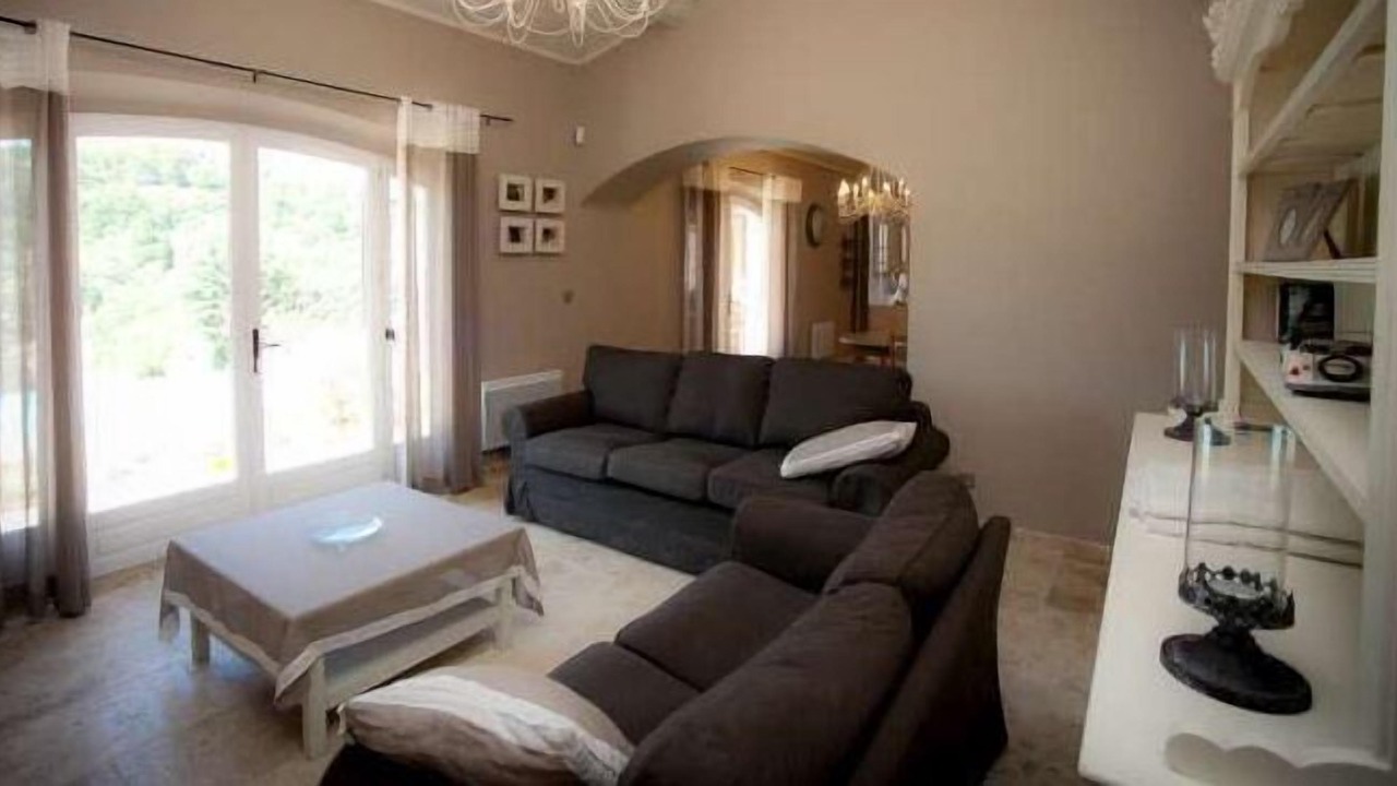 Photo of Livingroom in Apt